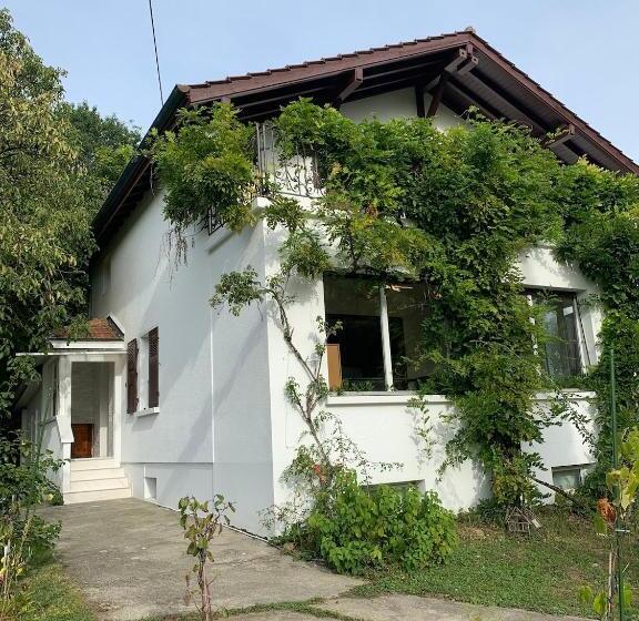 פנסיון Rooms In The Villa Near The Airport, Share Bathroom And Share Kitchen