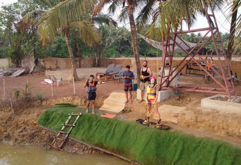 استراحتگاه Wake Park Goa