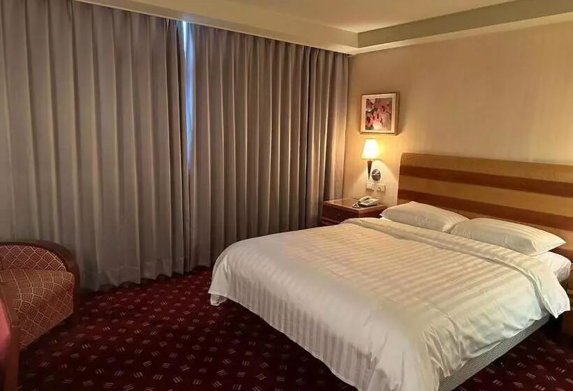 Rich & Free Hotel   Fuzhong 富逸旅趣 板橋府中館
