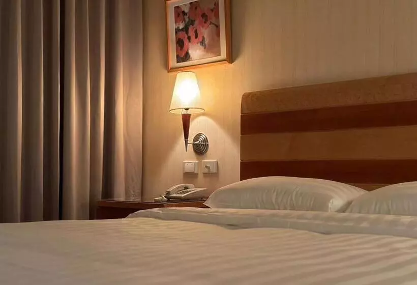 Rich & Free Hotel   Fuzhong 富逸旅趣 板橋府中館