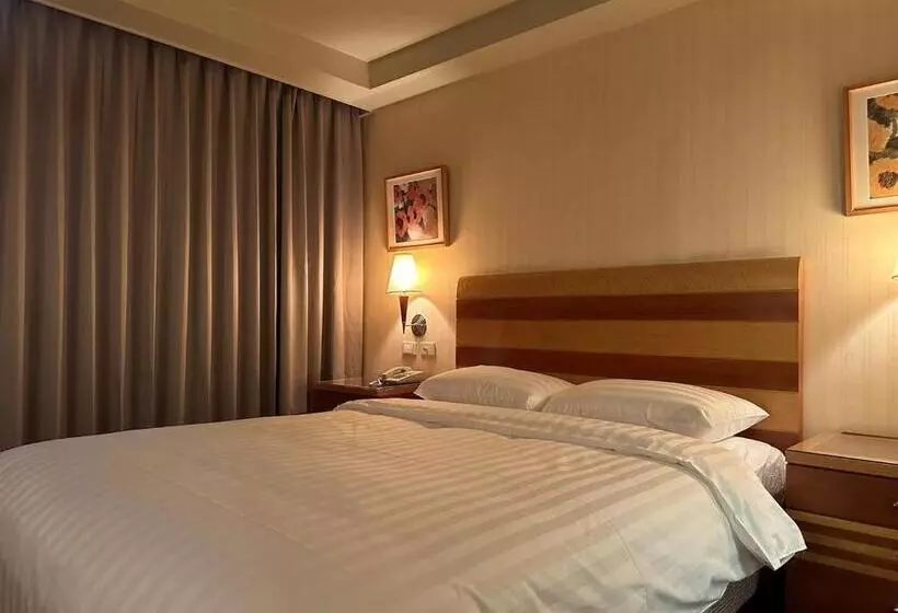 Rich & Free Hotel   Fuzhong 富逸旅趣 板橋府中館
