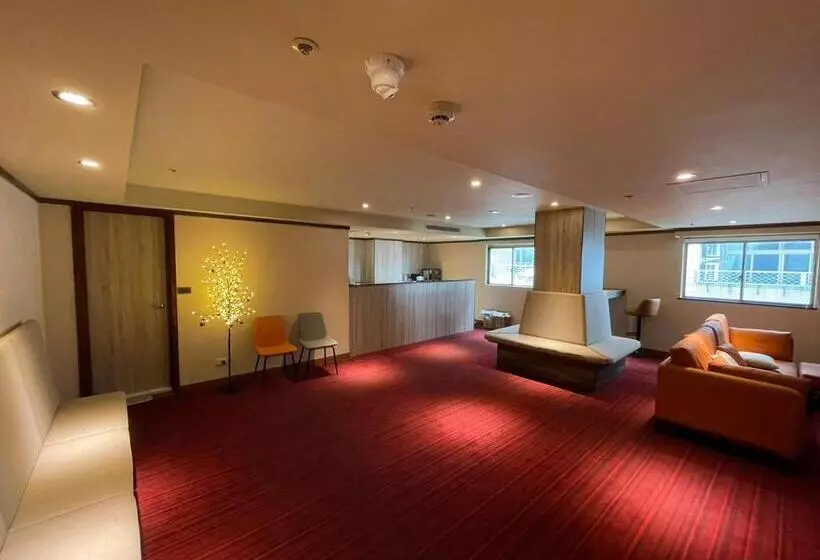 Rich & Free Hotel   Fuzhong 富逸旅趣 板橋府中館