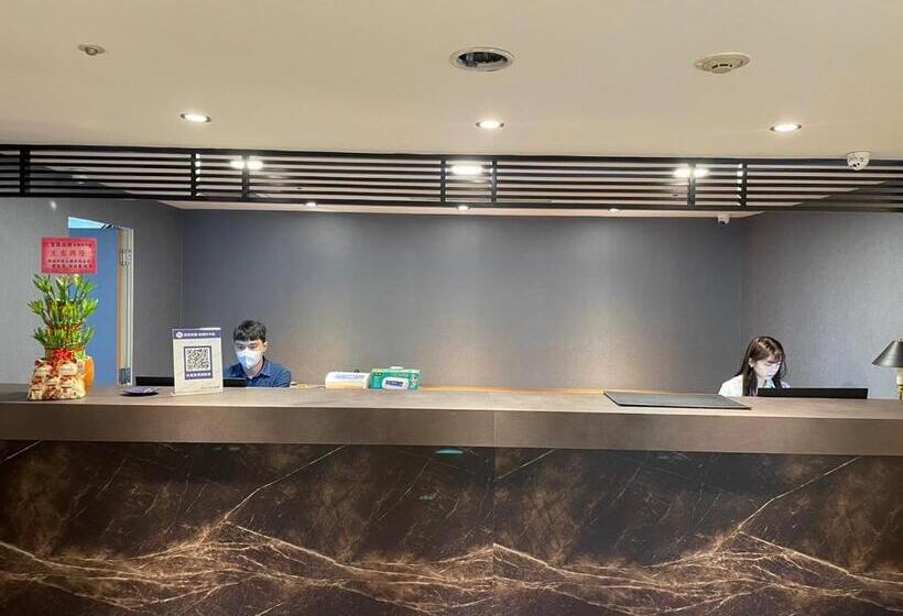 Rich & Free Hotel Fuzhong 富逸旅趣 板橋府中館