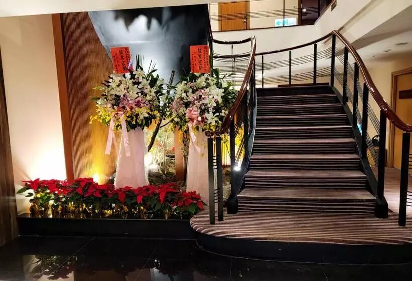 Rich & Free Hotel   Fuzhong 富逸旅趣 板橋府中館