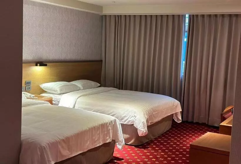 Rich & Free Hotel   Fuzhong 富逸旅趣 板橋府中館