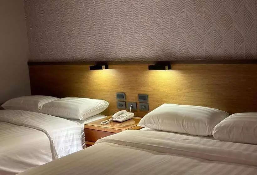 Rich & Free Hotel   Fuzhong 富逸旅趣 板橋府中館
