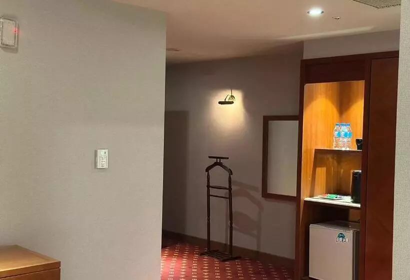 Rich & Free Hotel   Fuzhong 富逸旅趣 板橋府中館