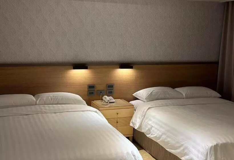 Rich & Free Hotel   Fuzhong 富逸旅趣 板橋府中館