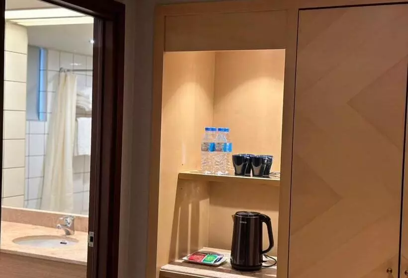 Rich & Free Hotel   Fuzhong 富逸旅趣 板橋府中館