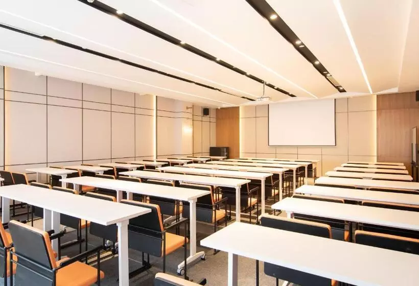 Atour Hotel Nanchang West Railway Station International Expo City