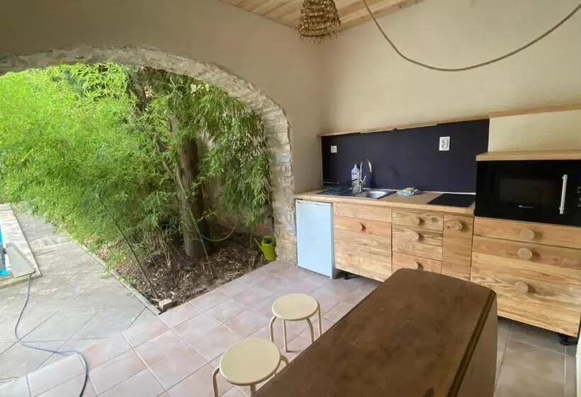 تختخواب و صبحانه Le Patio Aux Oiseaux