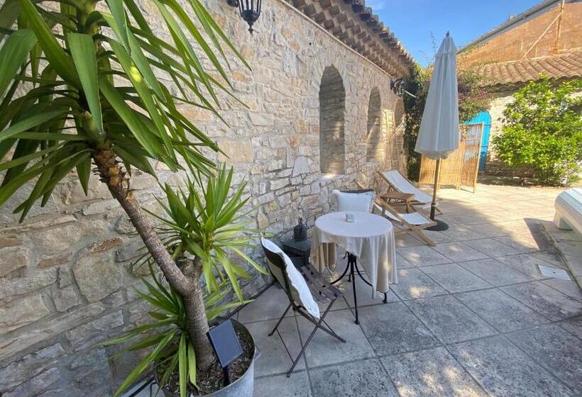 تختخواب و صبحانه Le Patio Aux Oiseaux