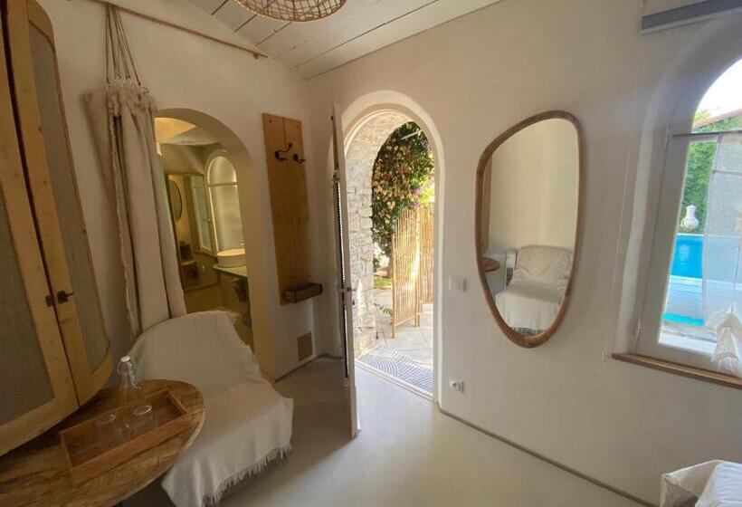 تختخواب و صبحانه Le Patio Aux Oiseaux