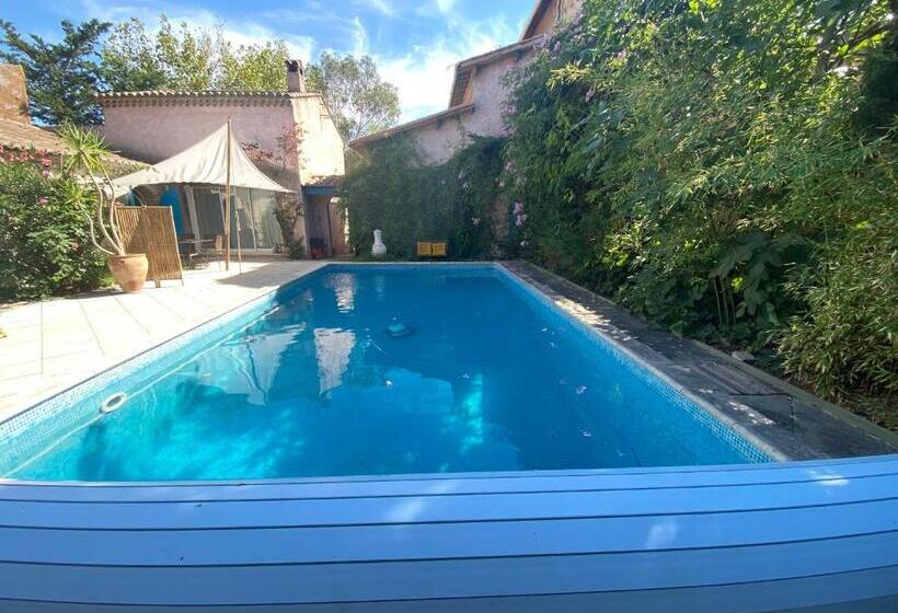 تختخواب و صبحانه Le Patio Aux Oiseaux