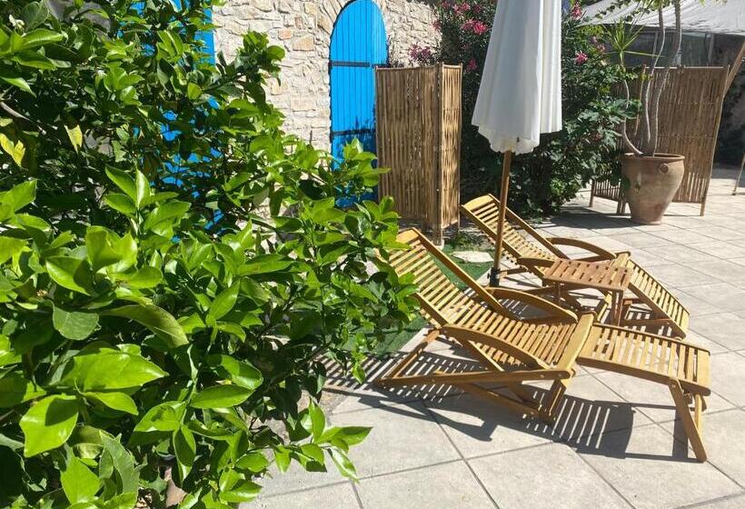 تختخواب و صبحانه Le Patio Aux Oiseaux