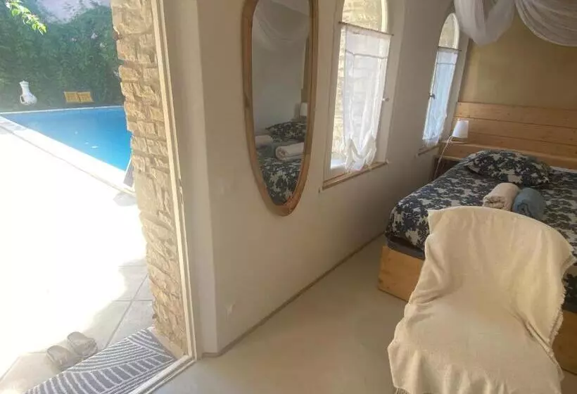 تختخواب و صبحانه Le Patio Aux Oiseaux