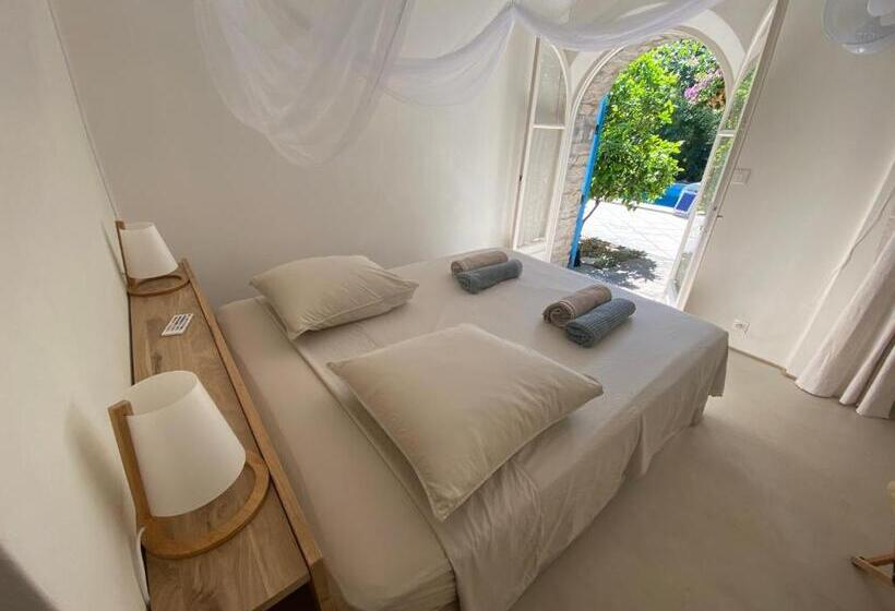 تختخواب و صبحانه Le Patio Aux Oiseaux