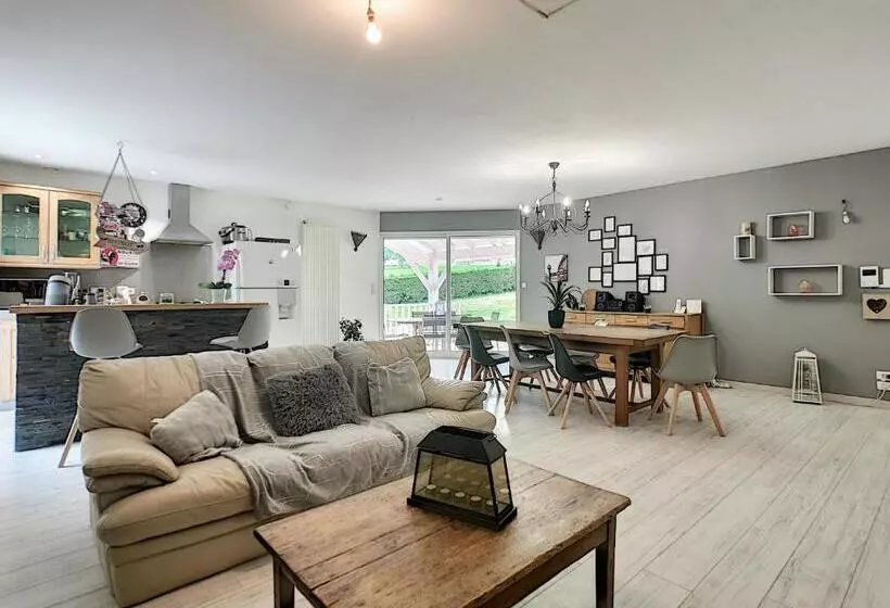 ベッドアンドブレックファースト Les Goujatoux Chambre Brantome
