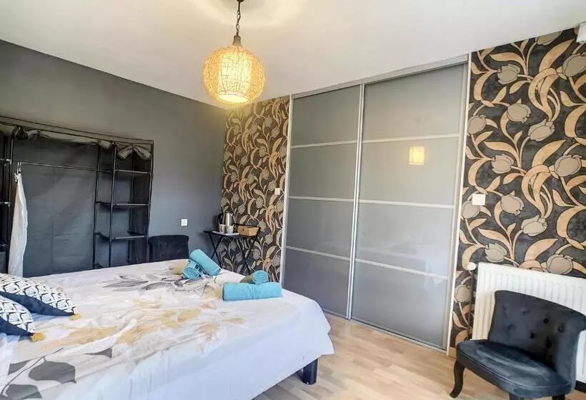 ベッドアンドブレックファースト Les Goujatoux Chambre Brantome