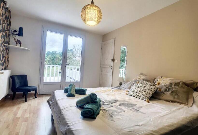 צימר Les Goujatoux Chambre Brantome