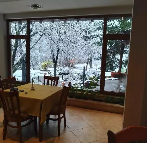 Hotelli хотел планински рай