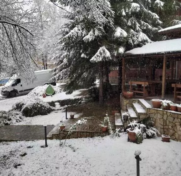 Hotelli хотел планински рай