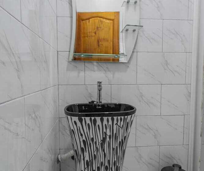 هتل Ambrosia Heights Entebbe