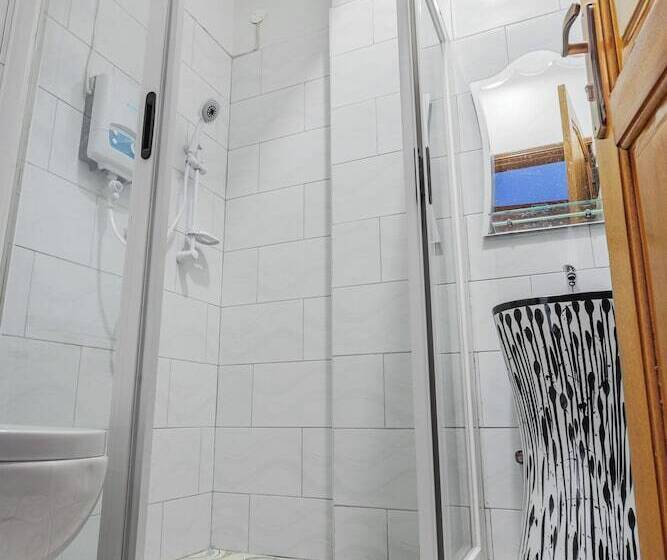 هتل Ambrosia Heights Entebbe