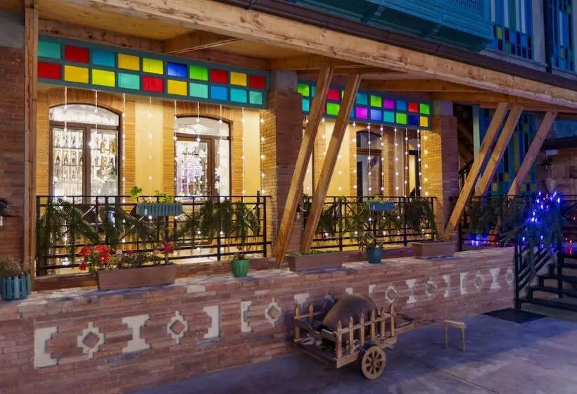 هتل Dzvel Ubanshi