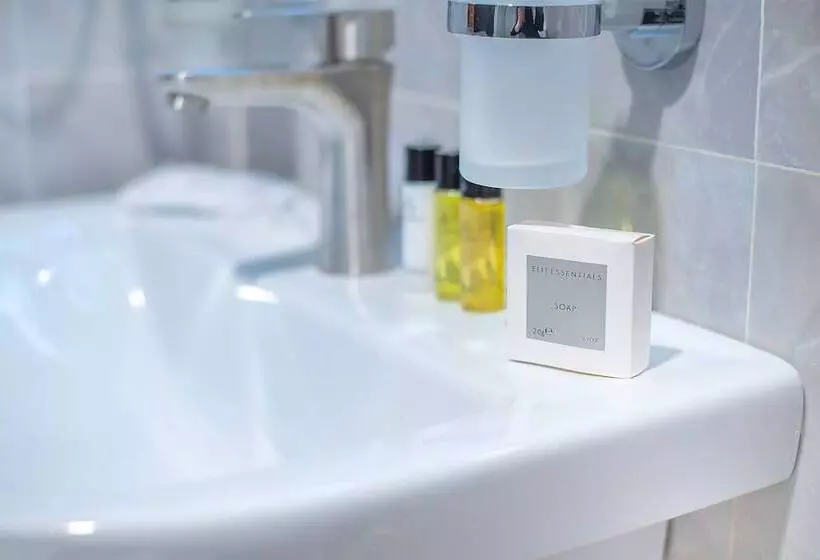 هتل Dzvel Ubanshi