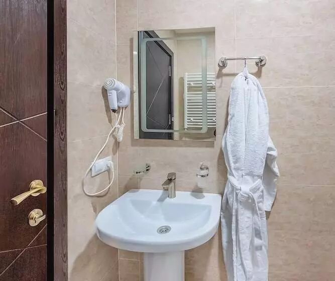 هتل Dzvel Ubanshi