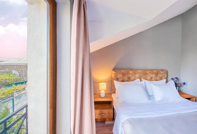 هتل Dzvel Ubanshi