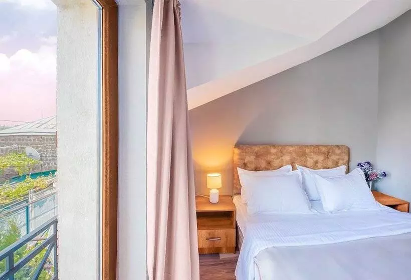 هتل Dzvel Ubanshi