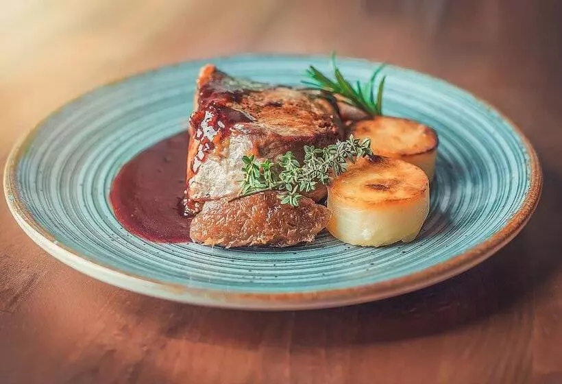 هتل Dzvel Ubanshi