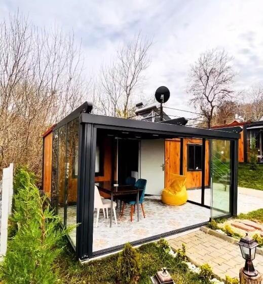 ホテル Nirvana Bungalov