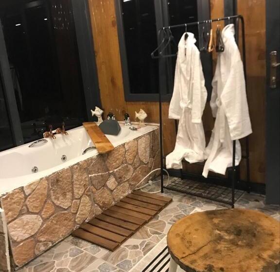 ホテル Nirvana Bungalov