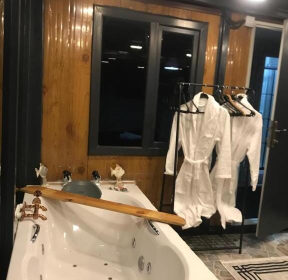 ホテル Nirvana Bungalov