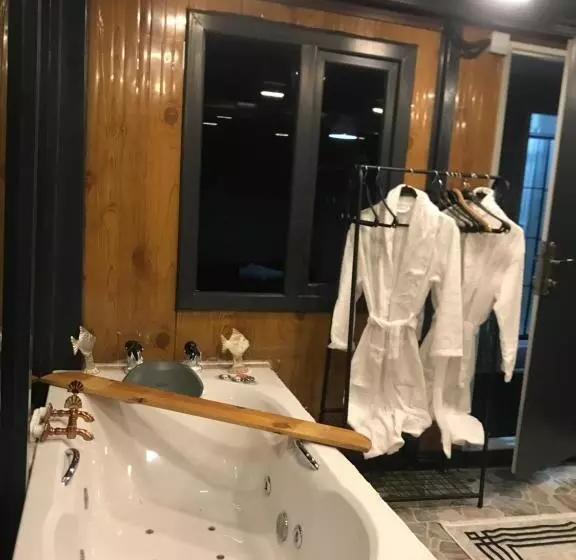 ホテル Nirvana Bungalov