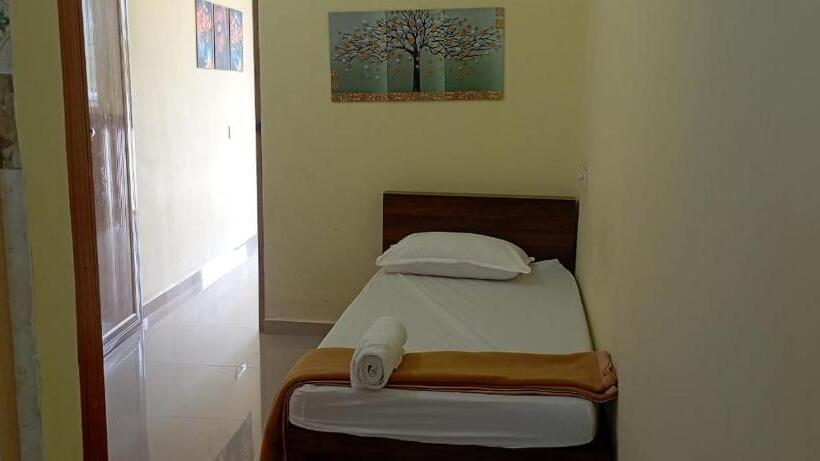 בית מלון כפרי Surathi Enclave