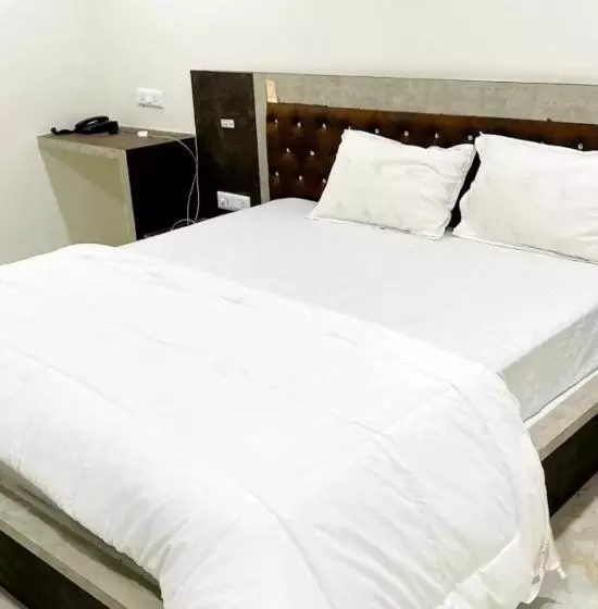 ホテル Trishul Luxury Sangareddy