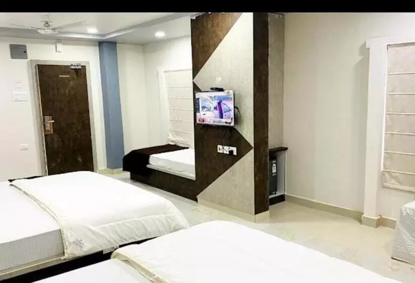 ホテル Trishul Luxury Sangareddy