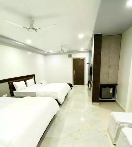 ホテル Trishul Luxury Sangareddy
