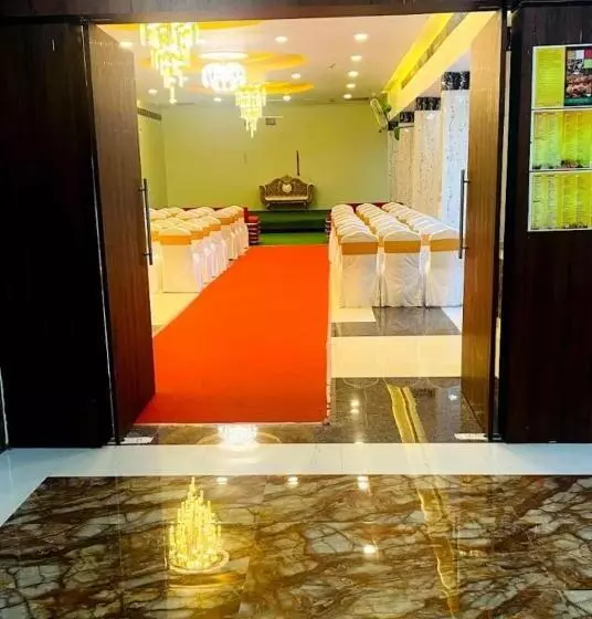 ホテル Trishul Luxury Sangareddy