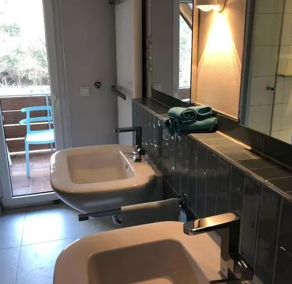 Majatalo Blaues Zimmer Mit Grossem Balkon & Bad Nur 16 Km Nach Würzburg!