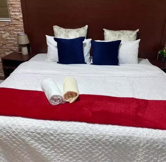 پانسیون Comrades Oasis Guest House