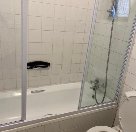 ペンション Comrades Oasis Guest House