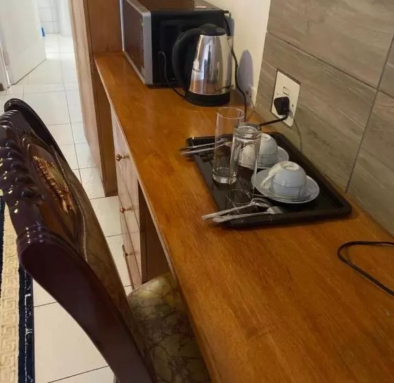 پانسیون Comrades Oasis Guest House