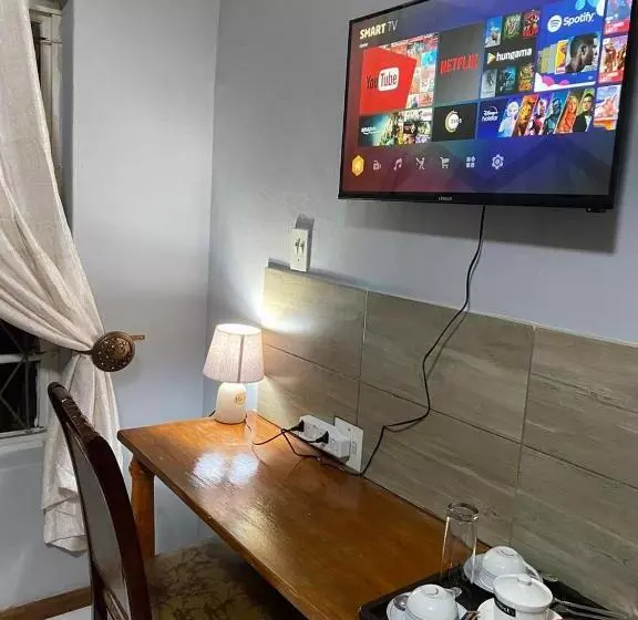 پانسیون Comrades Oasis Guest House