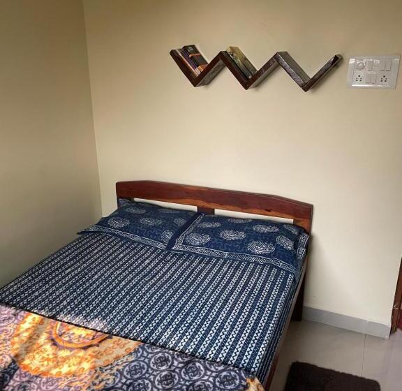 پانسیون No Name Guesthouse