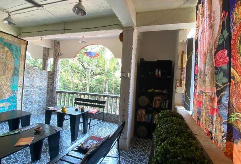 پانسیون No Name Guesthouse